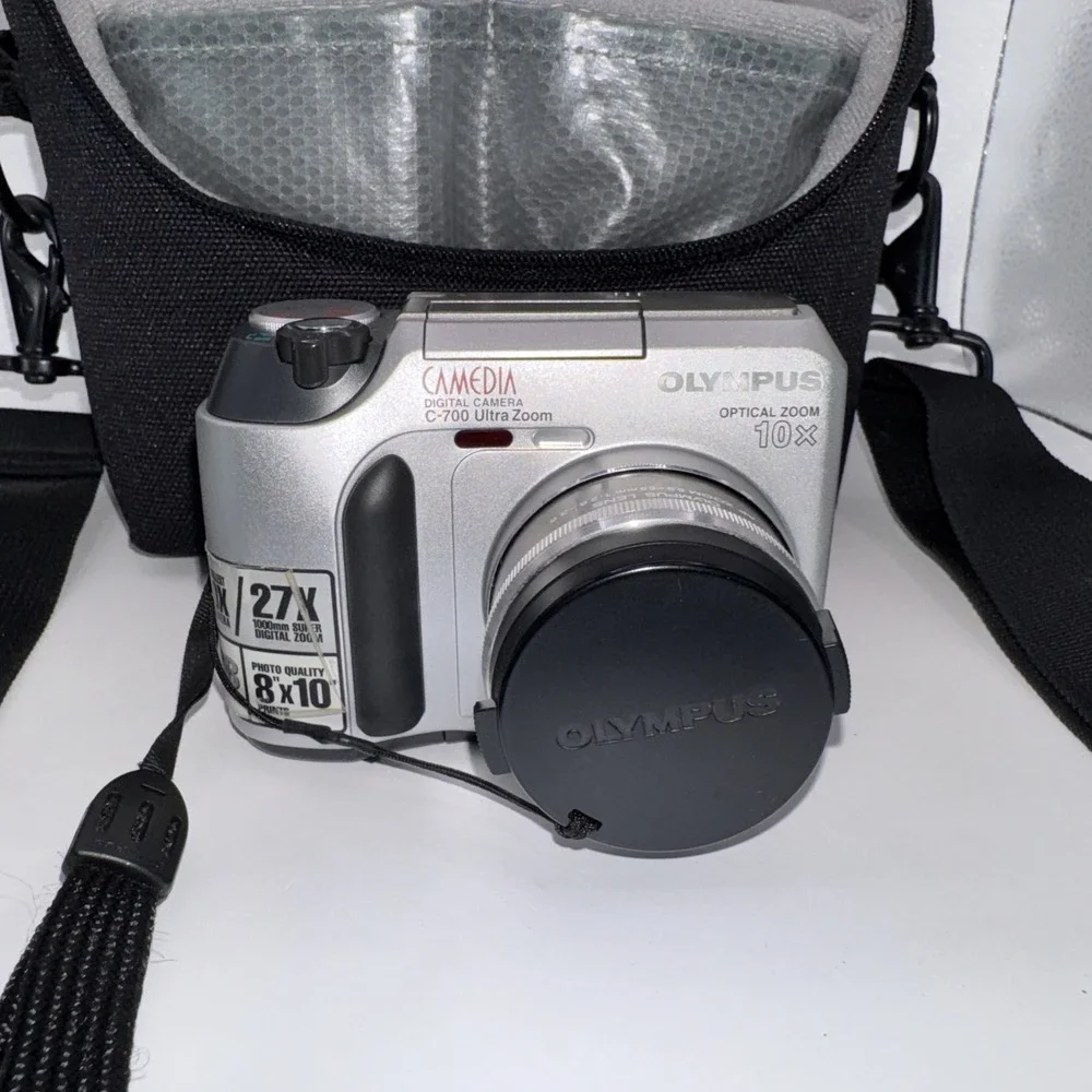 Olympus CAMEDIA C-700 Ultra Zoom 2.1MP Digital Camera Untested